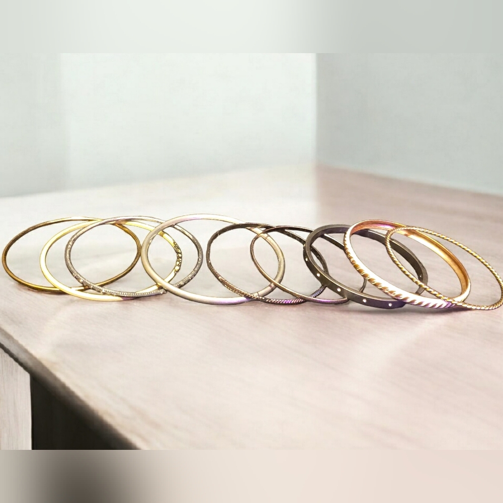 Stackable Gold and Silver Tone Women's Bangle Bracelet Set - Picture 2 of 2
